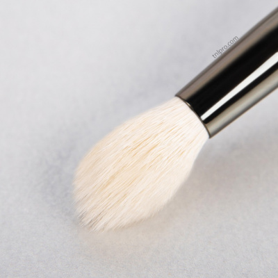 TNL Кисть для нанесения и растушевки теней №02 многофункциональная (T202)