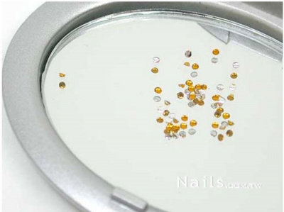 Стразы - Круглые, желтые 1,2 мм. (Y1CL20F) 100 шт./банка