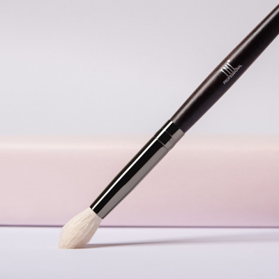 TNL Кисть для нанесения и растушевки теней №02 многофункциональная (T202)