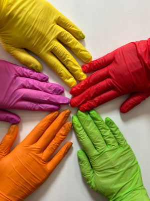 Перчатки нитриловые MediOk размер S SPECTRUM (МИКС 5 ЦВЕТОВ) 100 шт./уп. Перчатки нитриловые MediOk размер S SPECTRUM (МИКС 5 ЦВЕТОВ) 100 шт./уп.