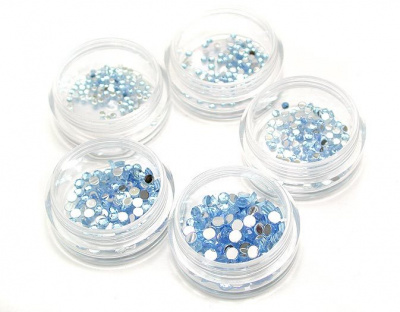 Люминесцентные стразы Y1CK03E голубые 3 мм. 100 шт./банка Люминесцентные стразы Y1CK03E голубые 3 мм. 100 шт./банка
