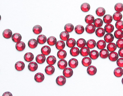 Стразы Сваровски Y1CL12J 2 мм./200 шт.