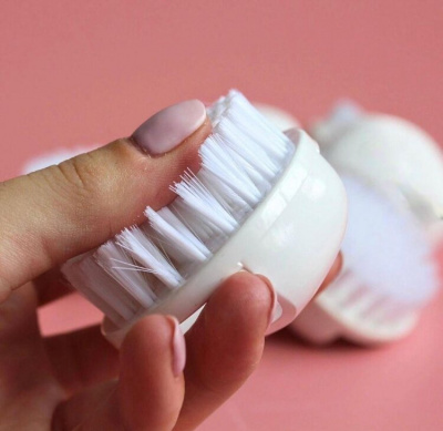 Щетка для опила круглая с ручкой Белая 